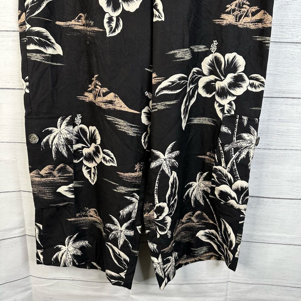 Tommy Bahama Womens size 12 Silk Cropped Wide Leg Hawaiian Cargo Pants Black - Picture 4 of 9